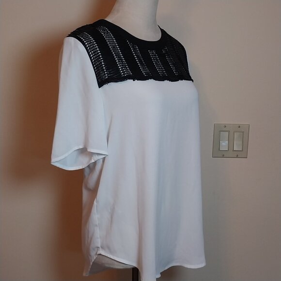 BCBGeneration SIZE M TEE SHIRT CUT TOP WITH BLACK LEATHER LOOK DETAIL - Picture 3 of 10